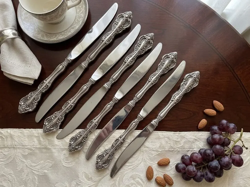 Set of 8 Oneida Stainless Cube MICHELANGELO Pattern Dinner Knives